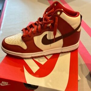 Brand new, never worn Nike Dunks High LXX 8.5